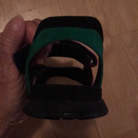 Authentic Prada sandals only worn once - Picture 4 of 8